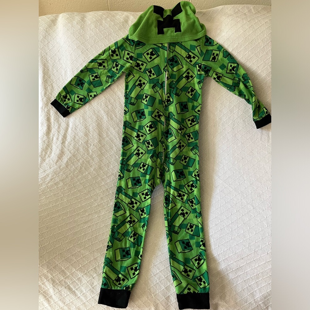 Minecraft creeper onesie pajama costume small (5-7)